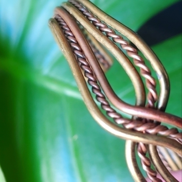 VINTAGE BRASS BRACELET- ADJUSTABLE! - Picture 3 of 3